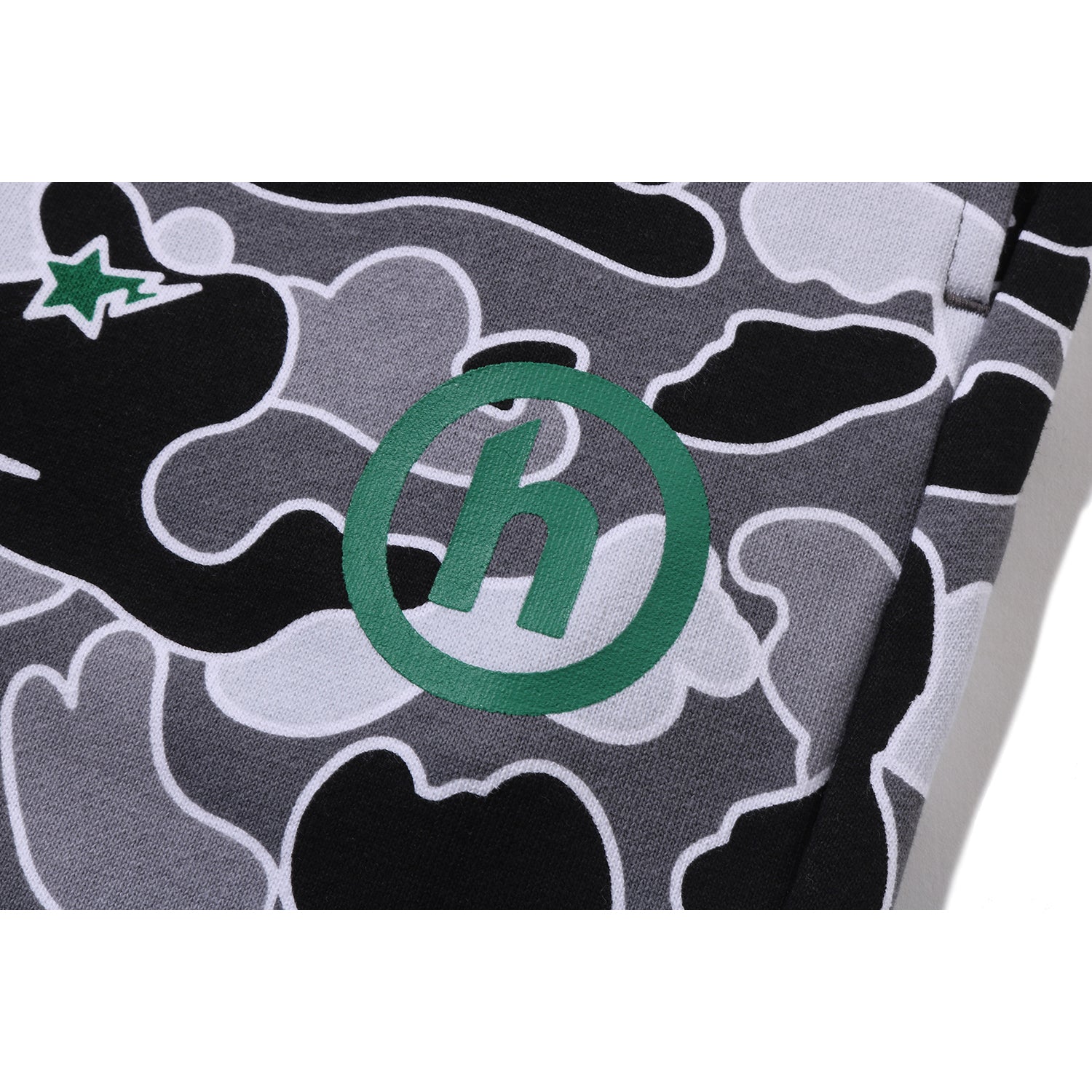 BAPE X HIDDEN STA CAMO SWEAT PANTS MENS – Image 3