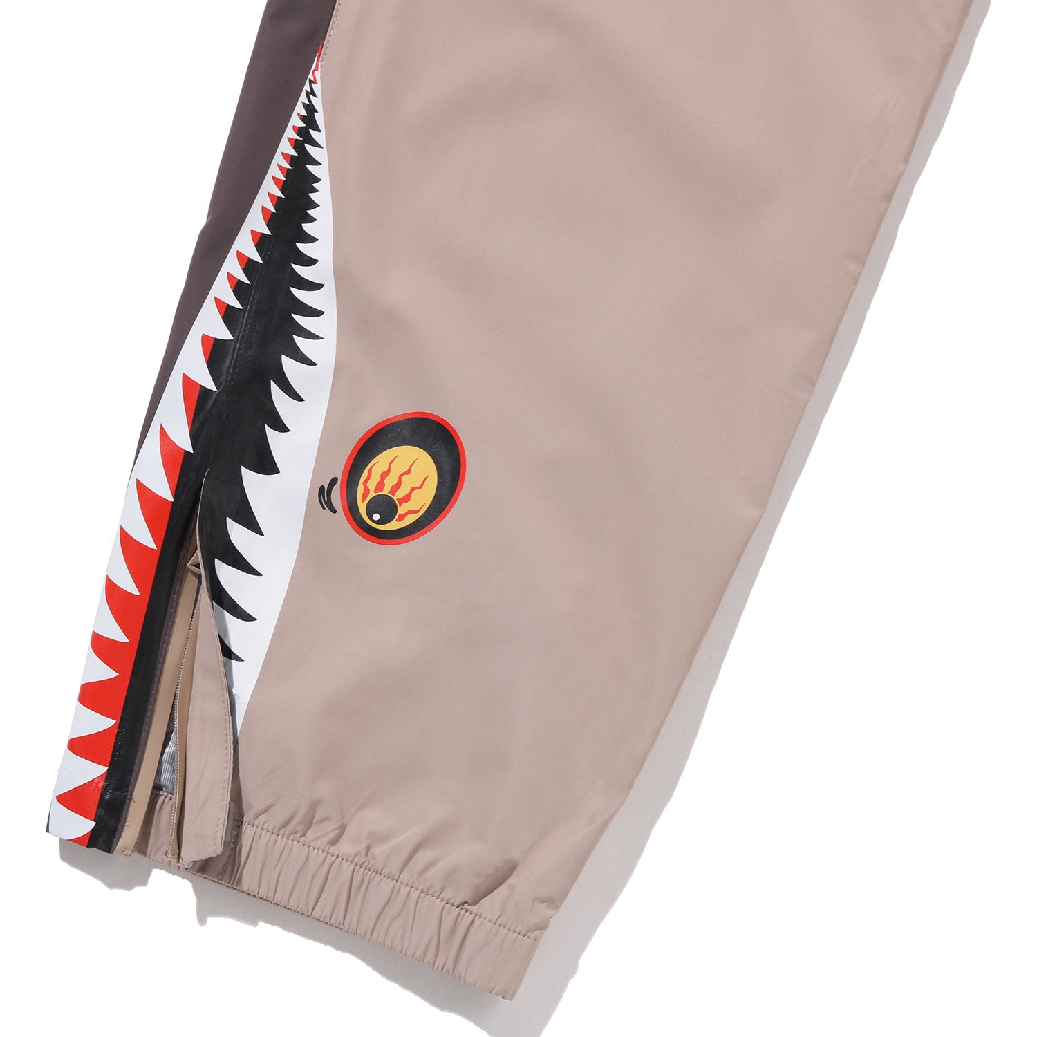 BAPE BY KAZUKI KURAISHI BELTED 3-LAYER SHARK PANTS MENS – Image 3